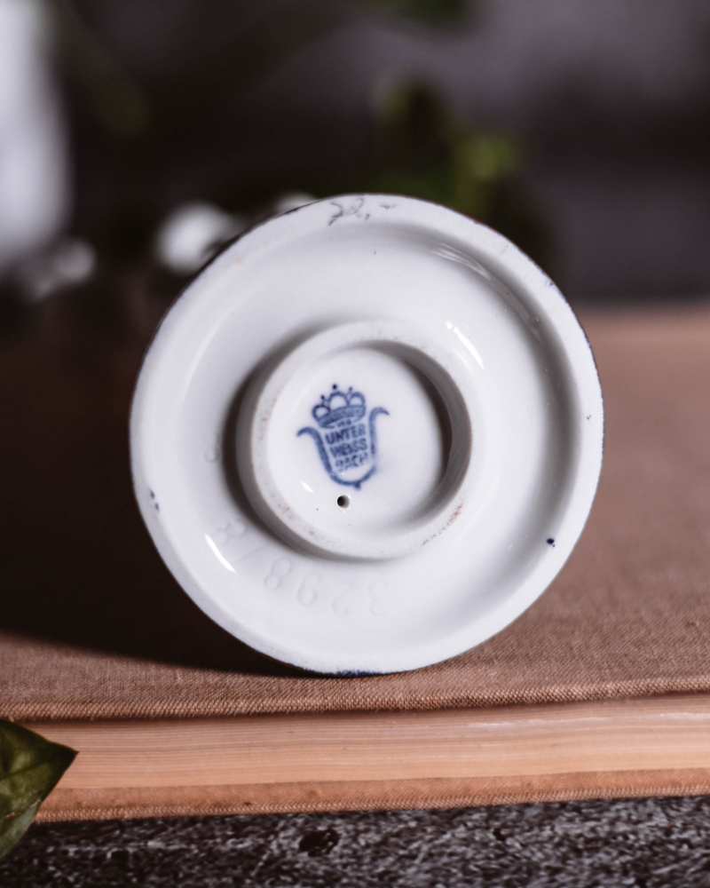 Porcelanowa figurka biskwitowa dziecko grające lata 60te