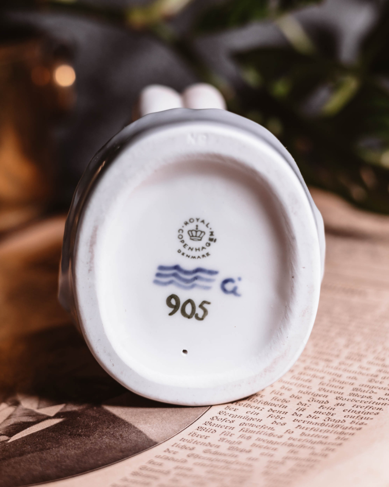 Figurka dziecka strugającego patyk Royal Copenhagen lata 50te