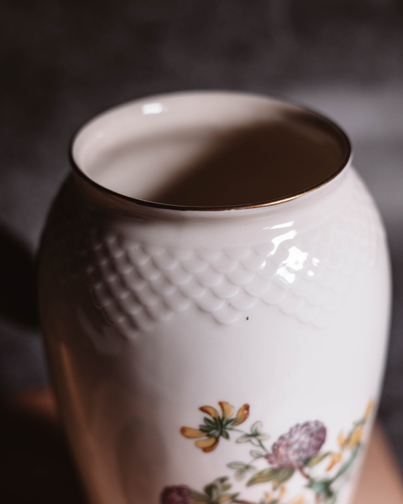 Porcelanowy wazon Bing Grondhal z bukietem kwiatów lata 50te