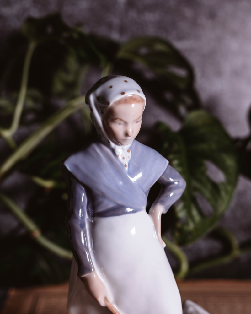 Figurka pasterki z gąską Royal Copenhagen lata 50te