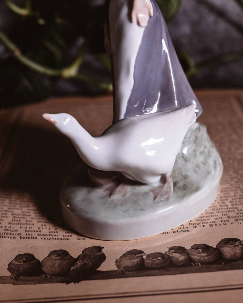 Figurka pasterki z gąską Royal Copenhagen lata 50te