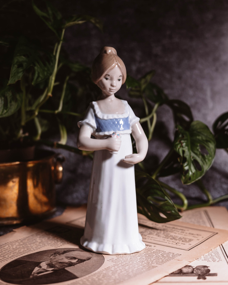 Figurka kobiety z bukietem Rex Valencia lata 90te
