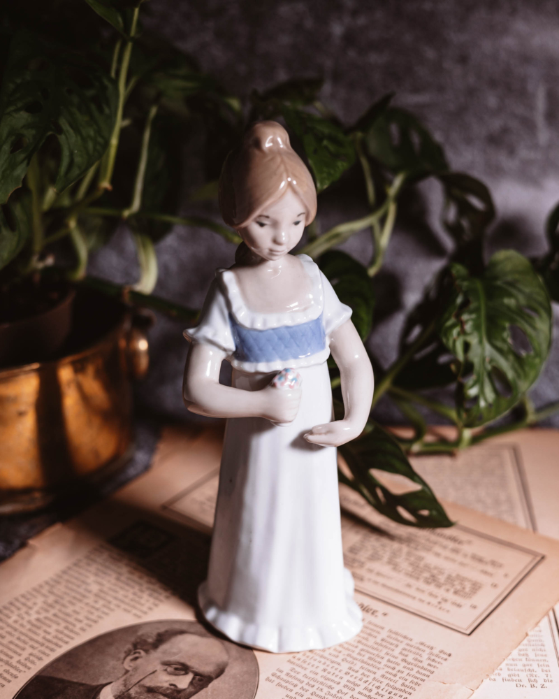 Figurka kobiety z bukietem Rex Valencia lata 90te