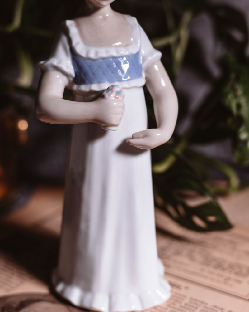 Figurka kobiety z bukietem Rex Valencia lata 90te