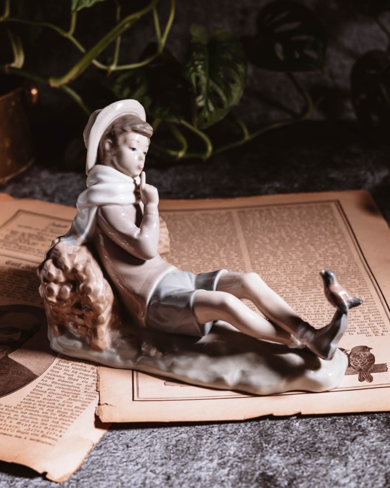 figurka-siedzacego-chlopca-lladro-lata-90te-20250916-0249 Figurka rozmyślającego chłopca Lladro lata 70te