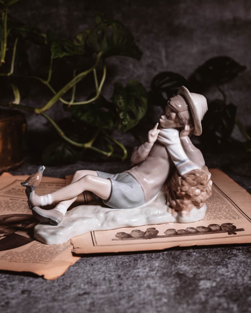figurka-siedzacego-chlopca-lladro-lata-90te-20250916-0253 Figurka rozmyślającego chłopca Lladro lata 70te