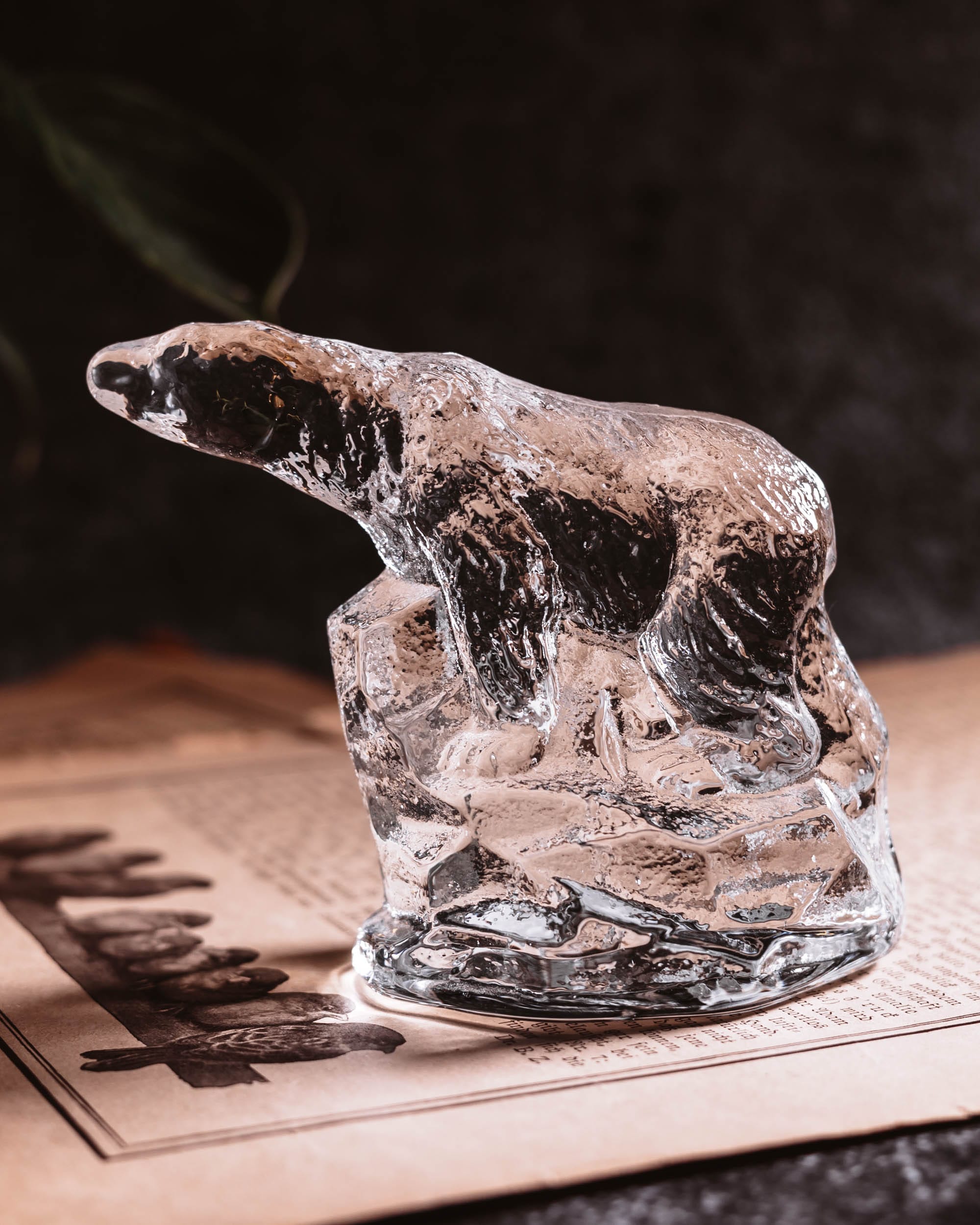 Szklana figurka niedźwiedzia Pukeberg lata 90te