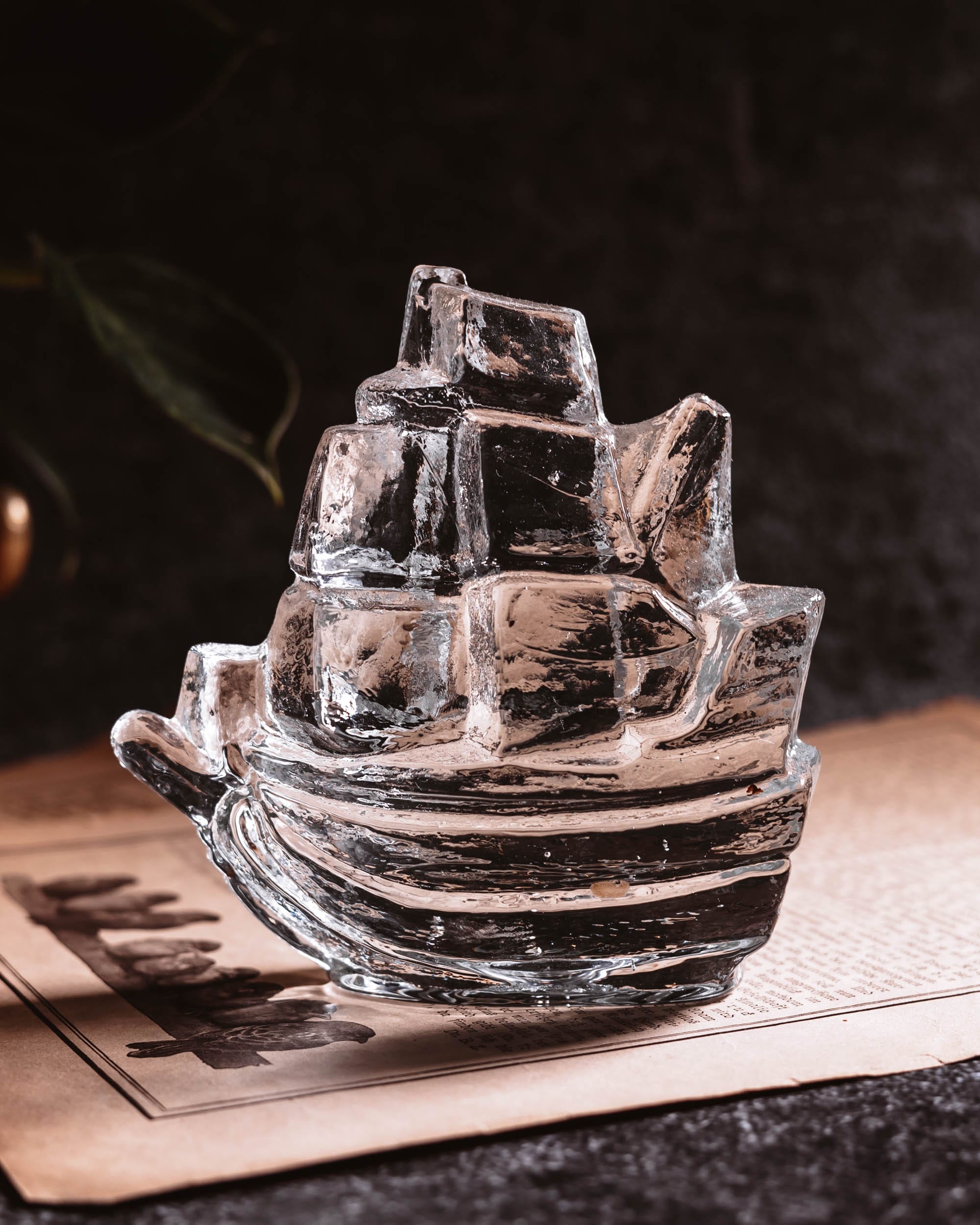 Szklana figurka żaglowca Pukeberg lata 90te