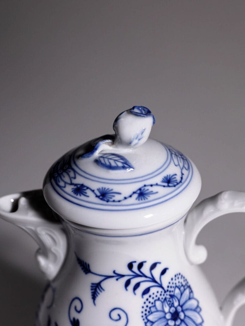imbryk-do-espresso-meissen-zwiebelmuster-20260608-0328 Imbryk do espresso Meissen z wzorem cebulowym lata 30te