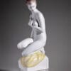 figurka-nagiej-kobiety-hollohaza-20260618-0890 Porcelanowa figurka damy Wiosenny wiatr Hollóháza lata 60te