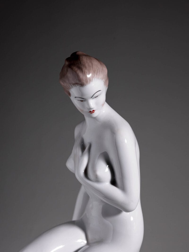 figurka-nagiej-kobiety-hollohaza-20260618-0891 Porcelanowa figurka damy Wiosenny wiatr Hollóháza lata 60te