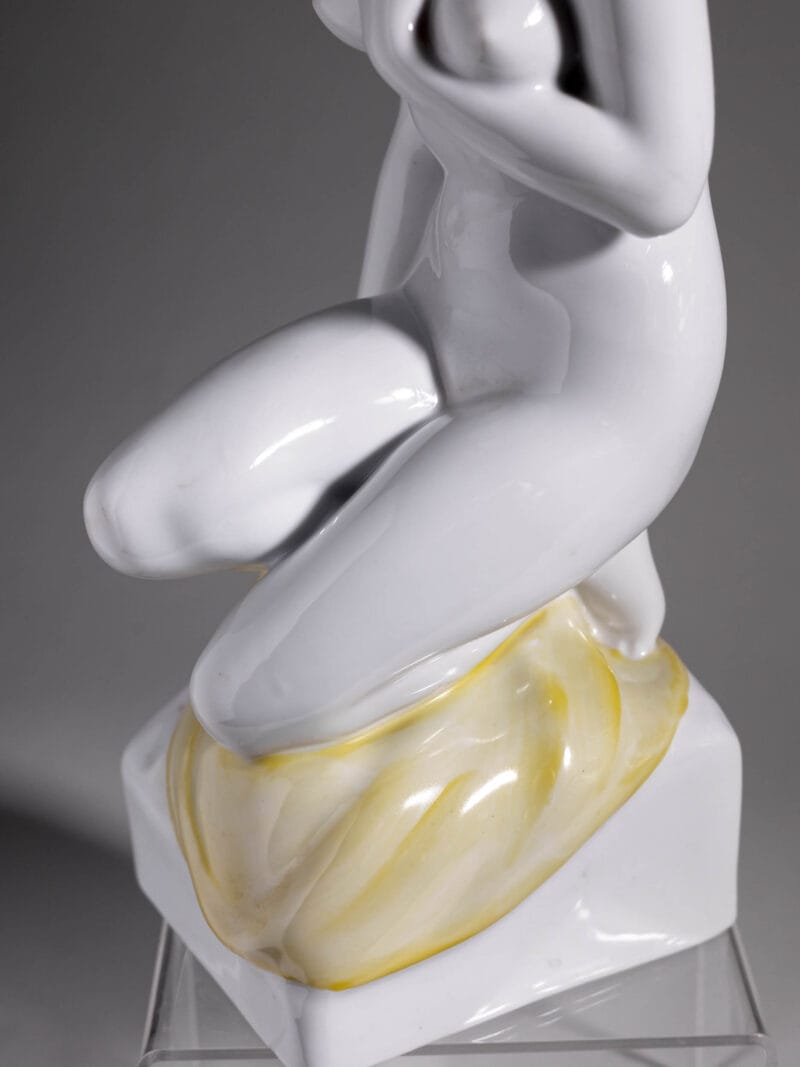 figurka-nagiej-kobiety-hollohaza-20260618-0892 Porcelanowa figurka damy Wiosenny wiatr Hollóháza lata 60te