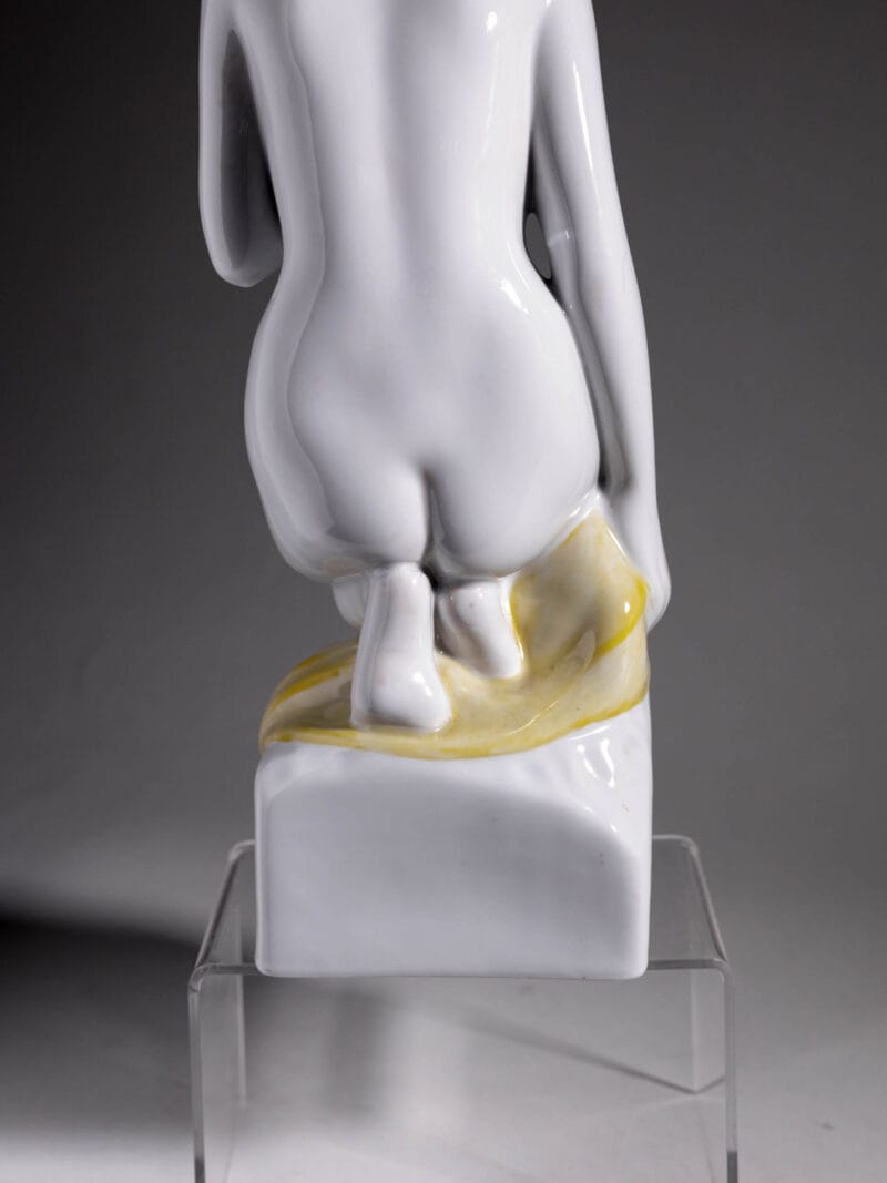 figurka-nagiej-kobiety-hollohaza-20260618-0895 Porcelanowa figurka damy Wiosenny wiatr Hollóháza lata 60te