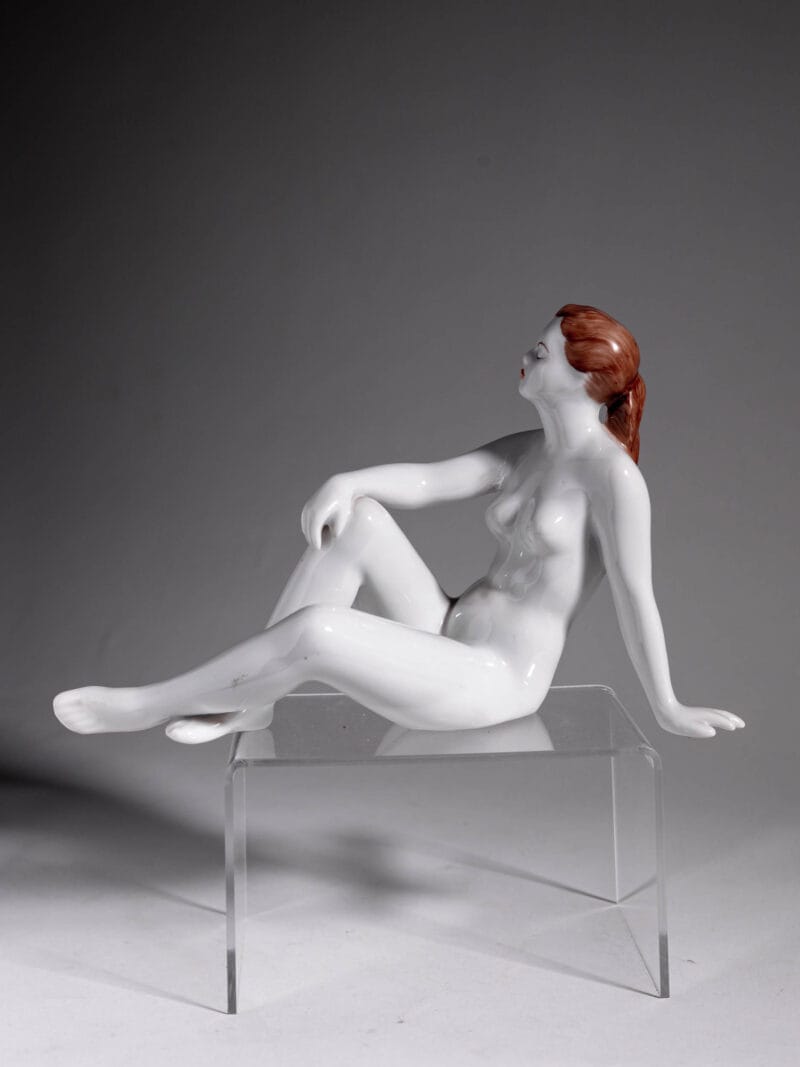 Porcelanowa figurka aktu Aquincum lata 60te