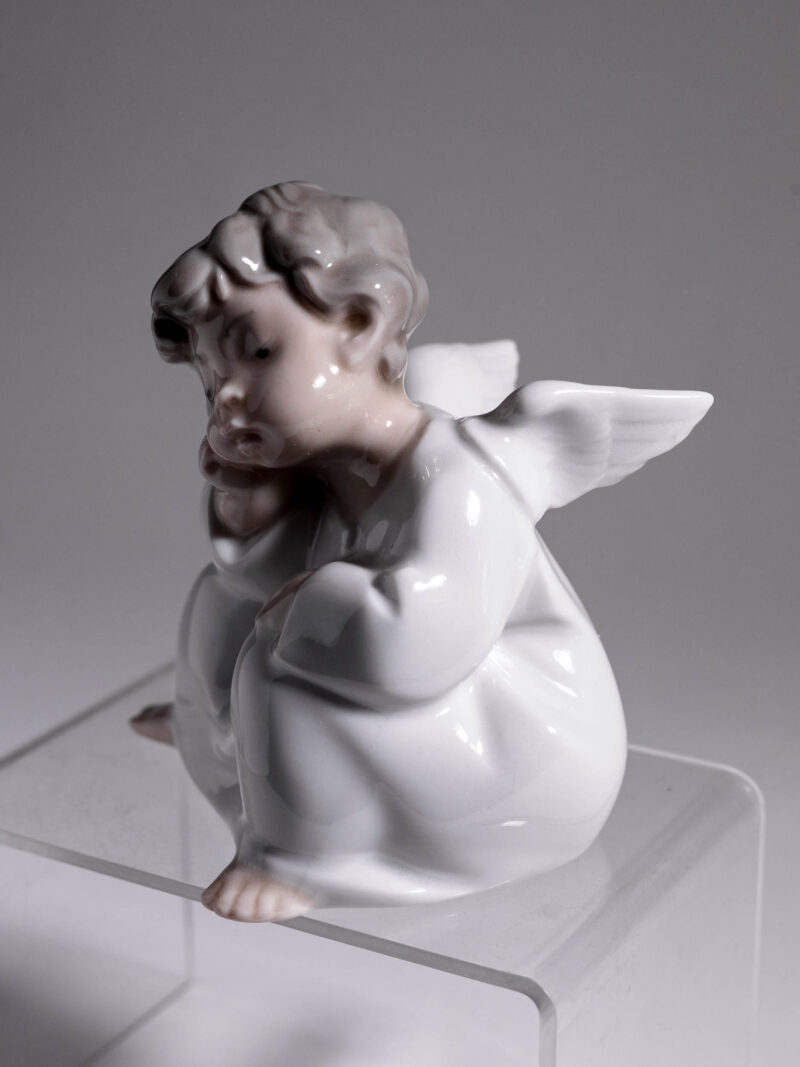 figurka-aniolka-rozmyslajacego-lladro-20261005-8869 Figurka rozmyślającego anioła Lladro lata 90te